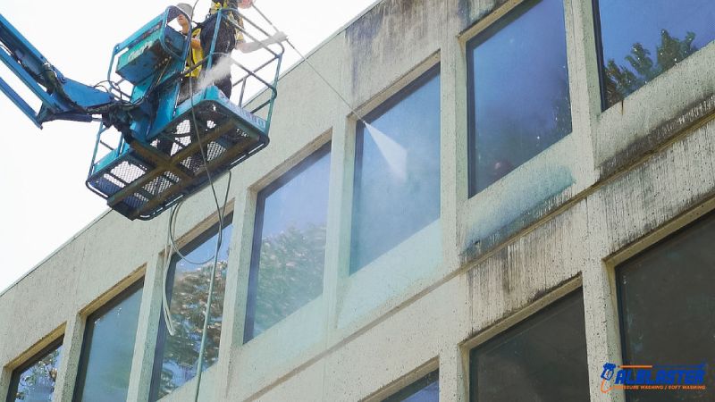 Commercial building in West Vancouver window cleaning